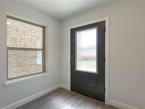 4th image of 215 Settlers Way