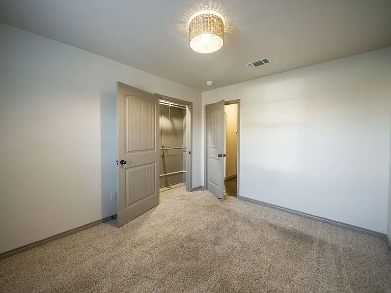 7904 Avenue L — Photo 12