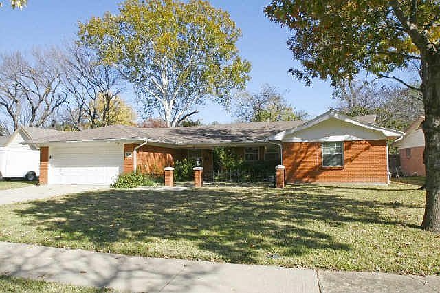 1st image of 500 Robinhood Dr