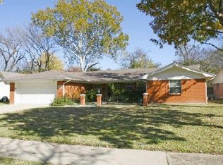 500 Robinhood Dr, Irving, TX 75061