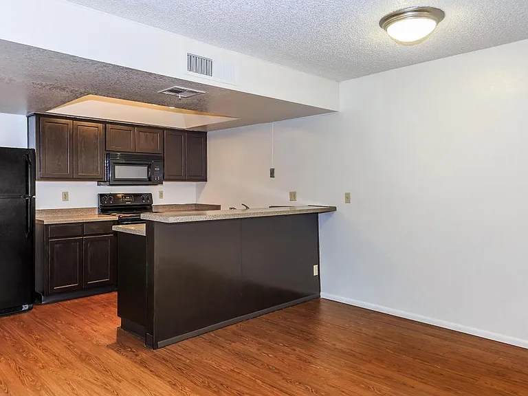 Rio Cancion Apartments — Photo 27