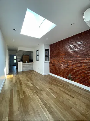 Rented by Safdie Realty Group | media 15