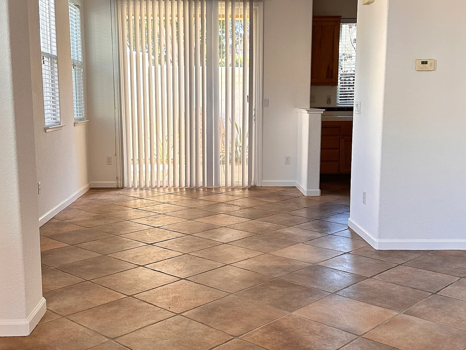 3 bed, 2.5 bath, 1350 sqft, $3,400 — Photo 2