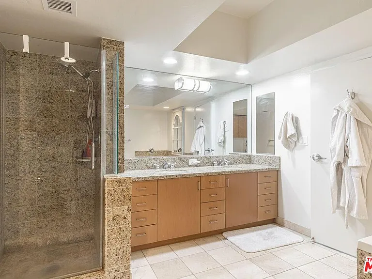 13700 Marina Pointe Dr #1431 — Photo 17