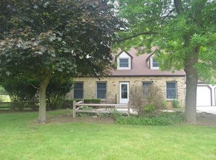 2157 Edgewood Dr, Grafton, WI 53024