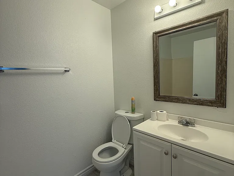 519 Monterey St #B — Photo 8