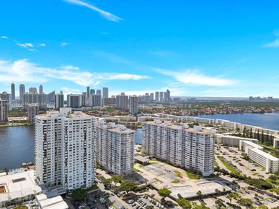 3rd image of 18061 Biscayne Blvd APT 1701