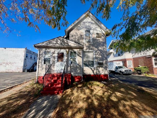 212 N 4th St, Rockford, IL 61107