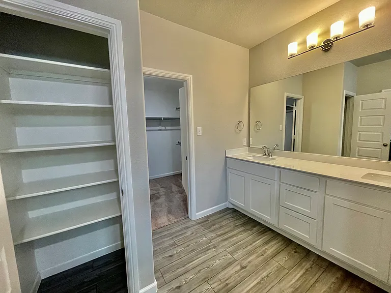 525 Ardsley Ln — Photo 14