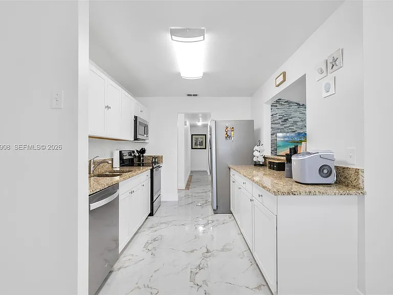 1318 Bayport Ave — Photo 13