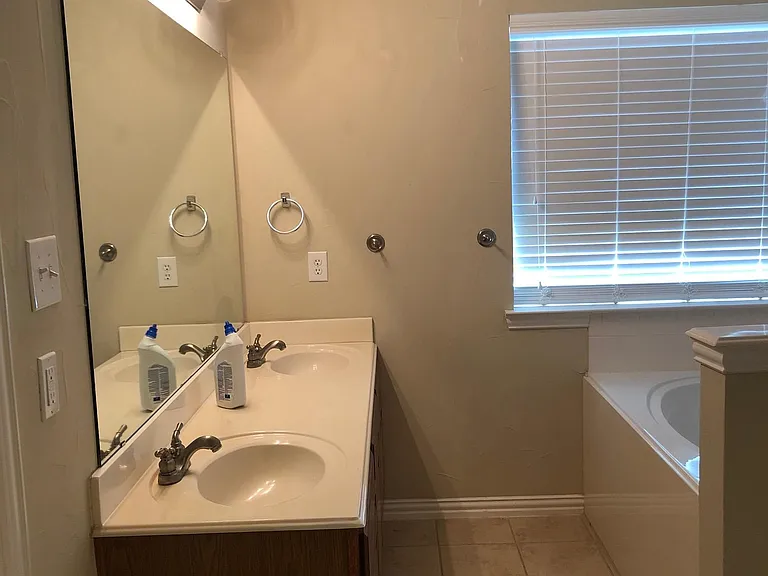 Master bed room bath