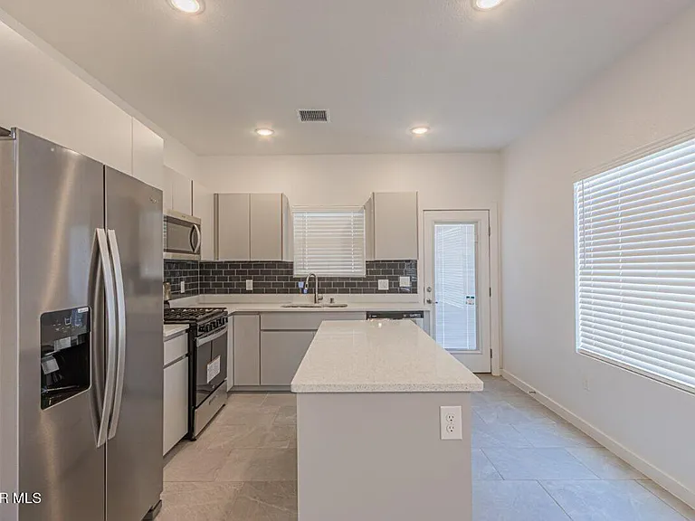 15168 Composition Ave — Photo 10