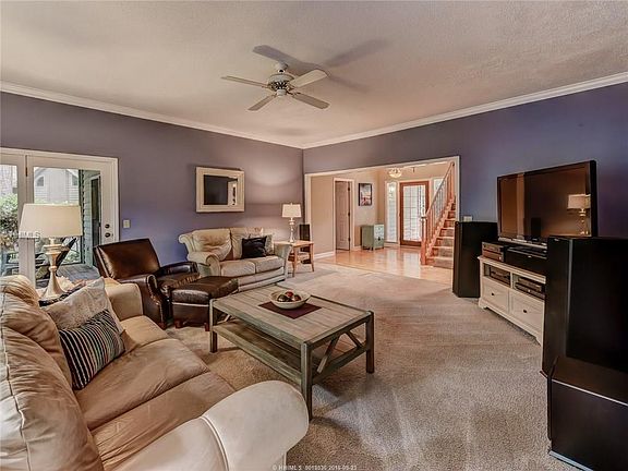 3rd image of 8 Foxbriar Ln