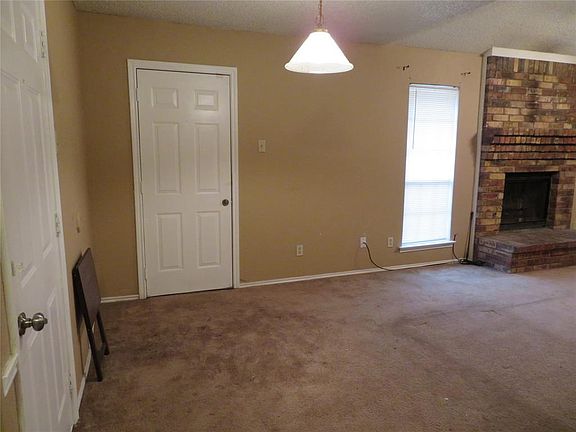 4th image of 450 Finch Dr