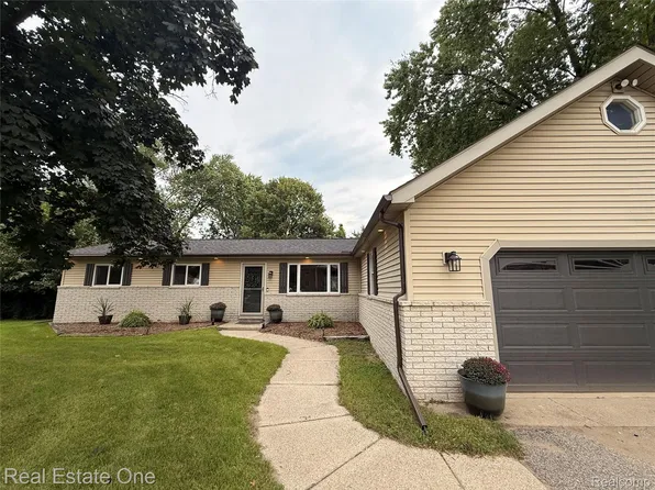 1457 Cambria Dr, Troy, MI 48085