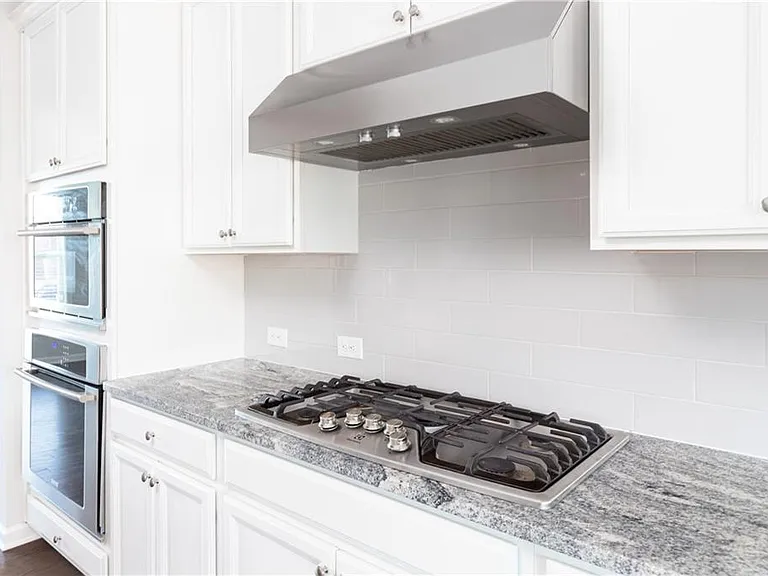 770 Sunset Park Dr — Photo 9