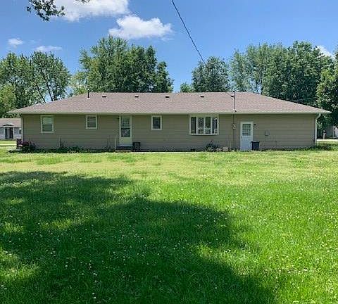 3rd image of 206 W Lexington Dr