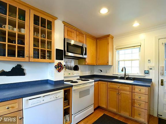 3rd image of 1016 N Kentucky St