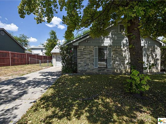 3rd image of 2201 Hemlock Dr