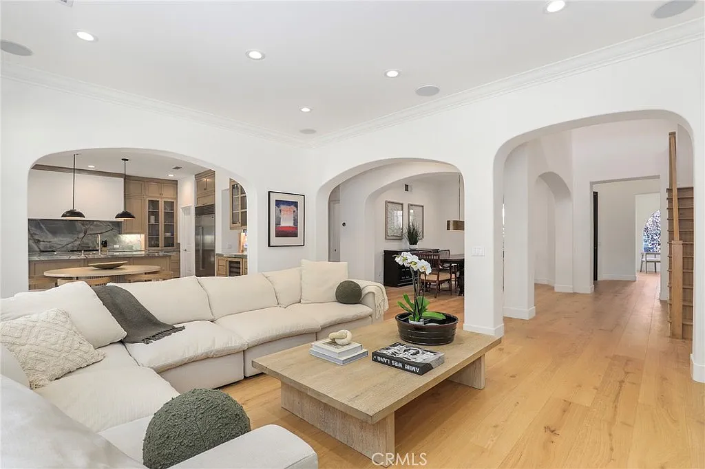 5 bed, 4.5 bath, 3600 sqft, $29,000 — Photo 3