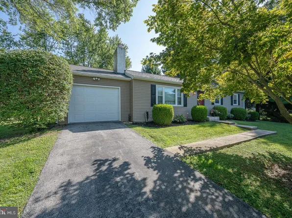 13 Somerset Dr, Coatesville, PA 19320