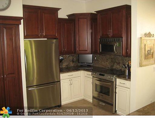 5th image of 718 Sunflower Cir