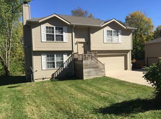 8225 N Kenwood Ave, Kansas City, MO 64118
