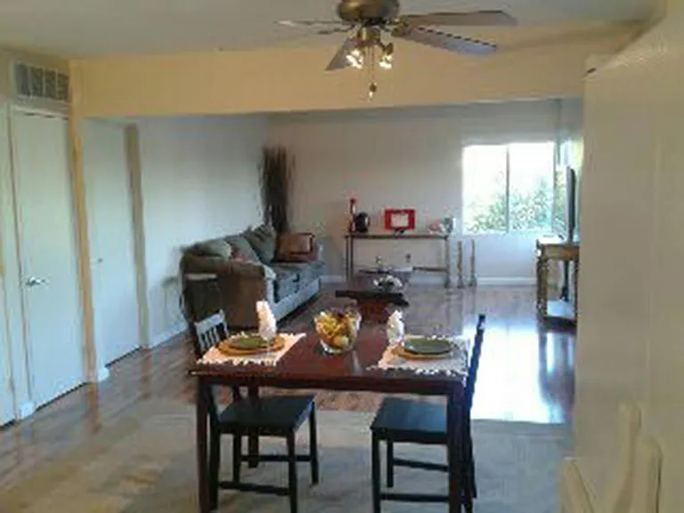 2270 Boundary St — Photo 8