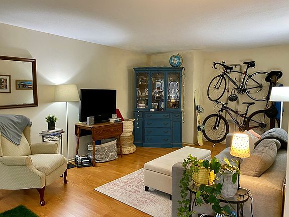 3rd image of 2440 Harriet Ave #201