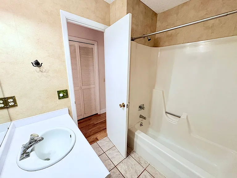 101 Knight Cir — Photo 14