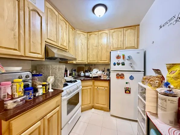 152-72 Melbourne Avenue image 3 of 14