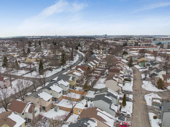 19 Medley Ln #51, Ajax, ON L1S 3P5