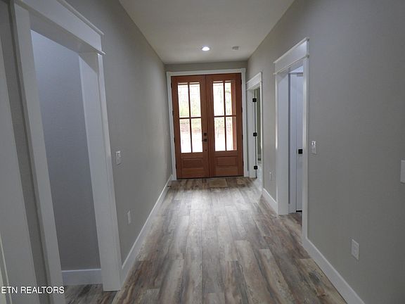 5th image of 144 Hawes Cir