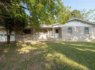 660 S Crossover Rd, Fayetteville, AR 72701