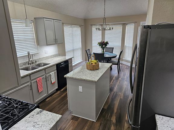 3rd image of 2601 Little Elm Trl #2601LE