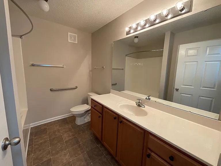 Meridian Park Apartments — Photo 225