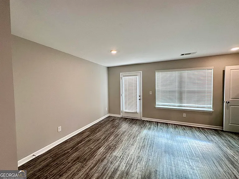 306 Ashigan St — Photo 4
