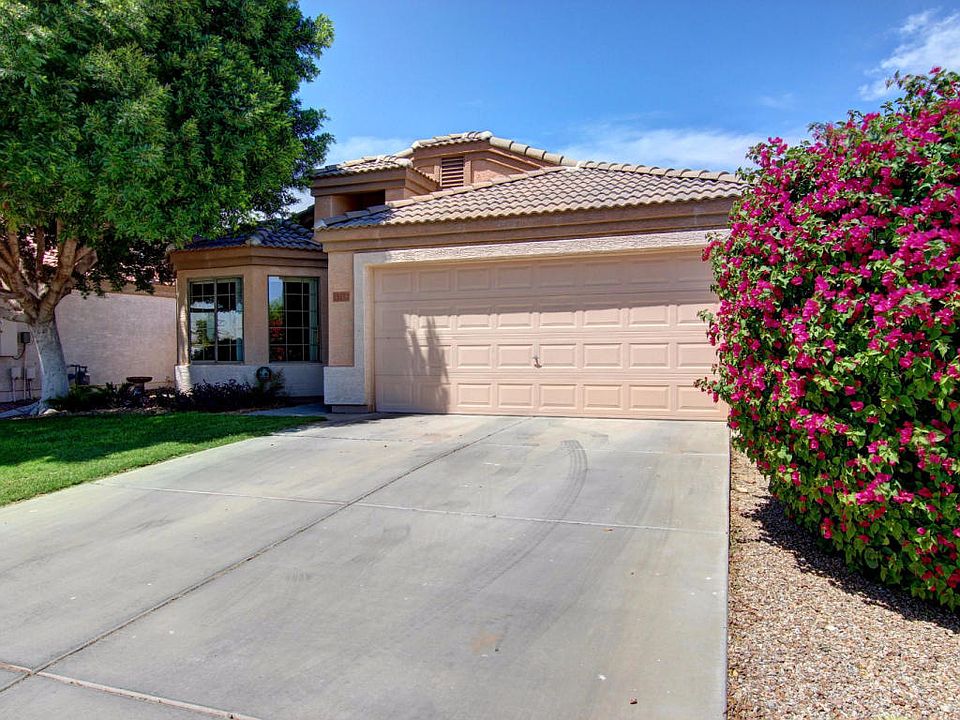 2nd image of 15552 W Banff Ln