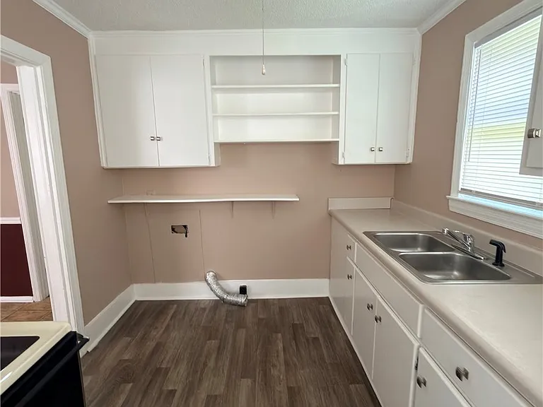 200 Roxie Ave — Photo 12