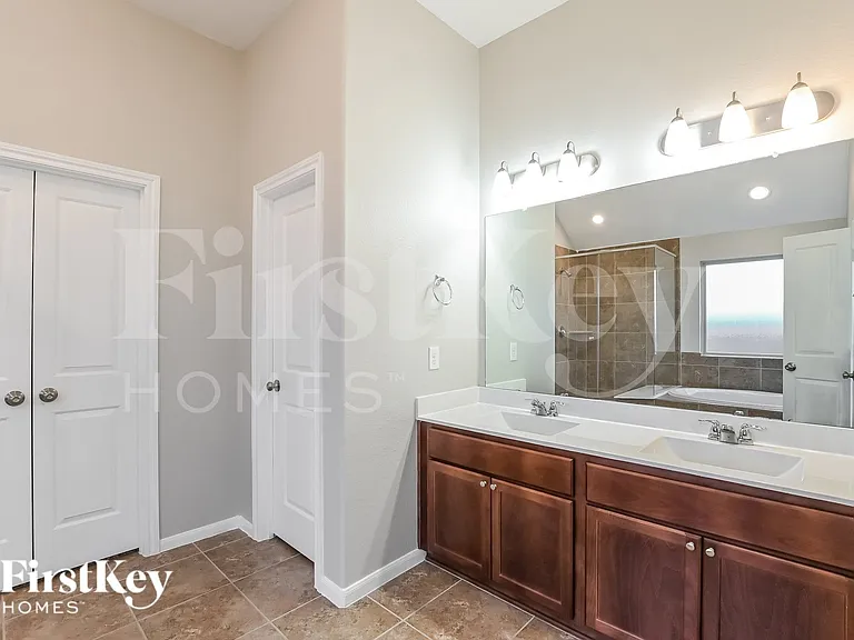 31206 Harmony Falls Ct — Photo 8