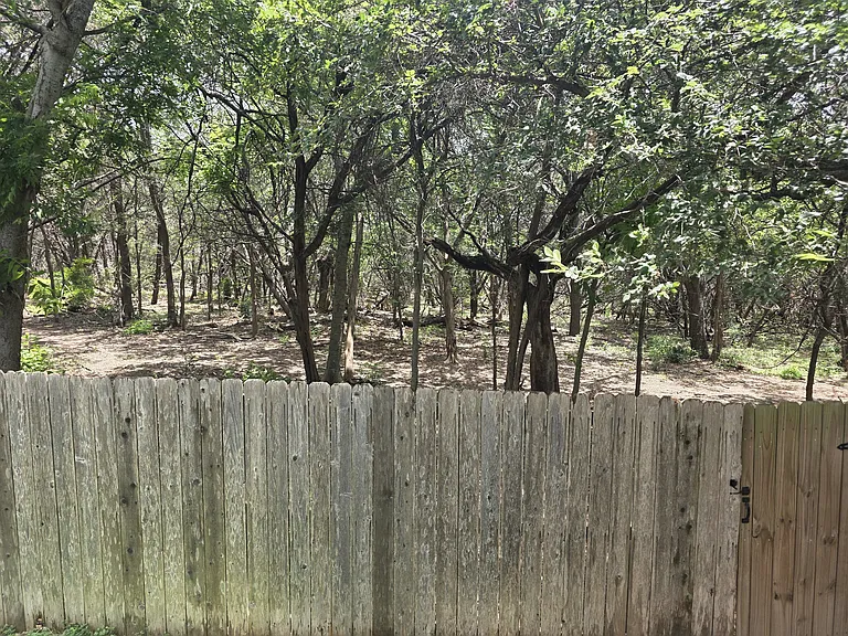 12021 Shady Springs Rd — Photo 31