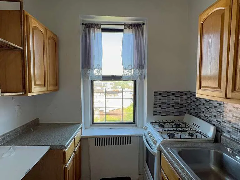 1756 Clay Ave #5E — Photo 5