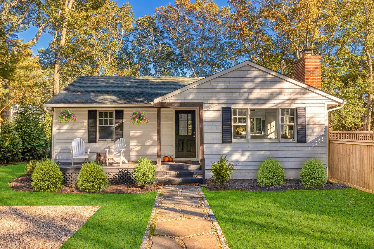 Waterfront Sag Harbor 4 Beds / 2 Bath + Pool — Photo 1