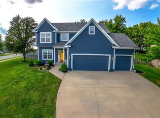 2010 SW Huntbrook Cir, Lees Summit, MO 64082