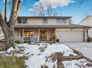 17W435 Concord Pl, Darien, IL 60561