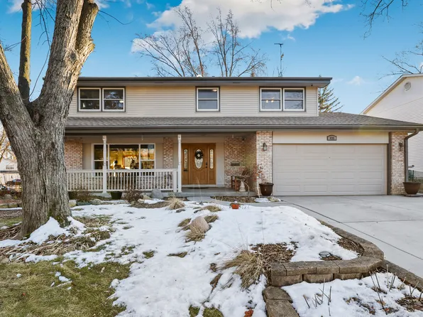 17W435 Concord Pl, Darien, IL 60561