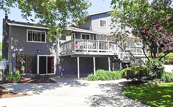 2nd image of 211 Saint St
