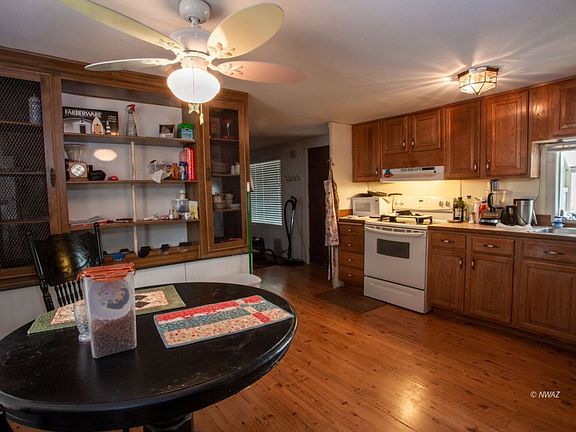 4th image of 858 N Lake Mead Dr