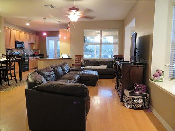 4th image of 687 Vallance Way NE
