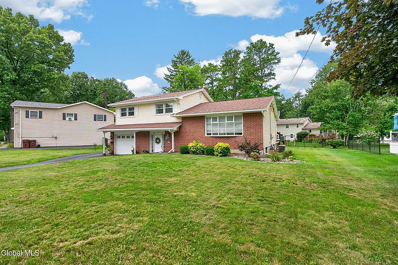 2nd image of 11 Evergreen Drive